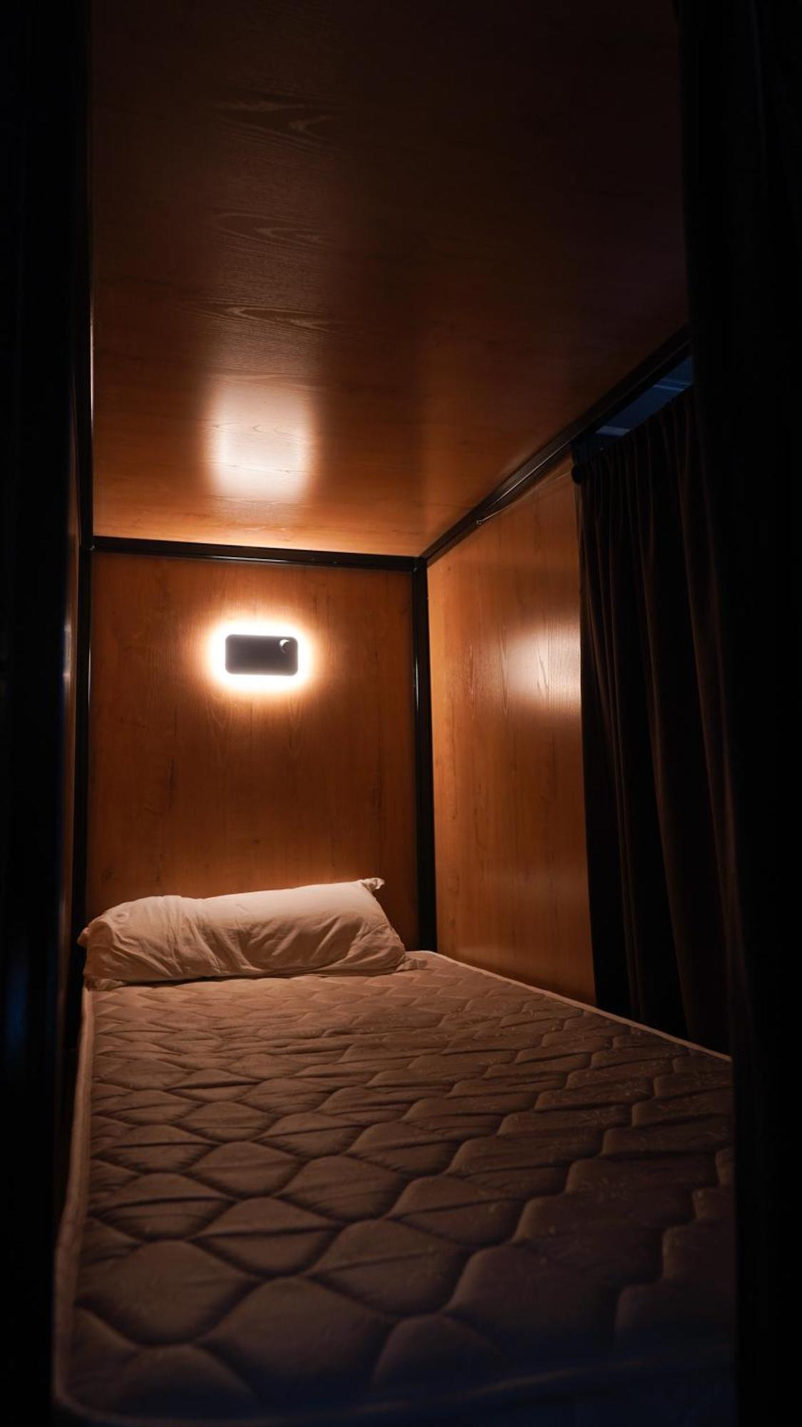 Friends Hostel 阿斯坦纳 外观 照片