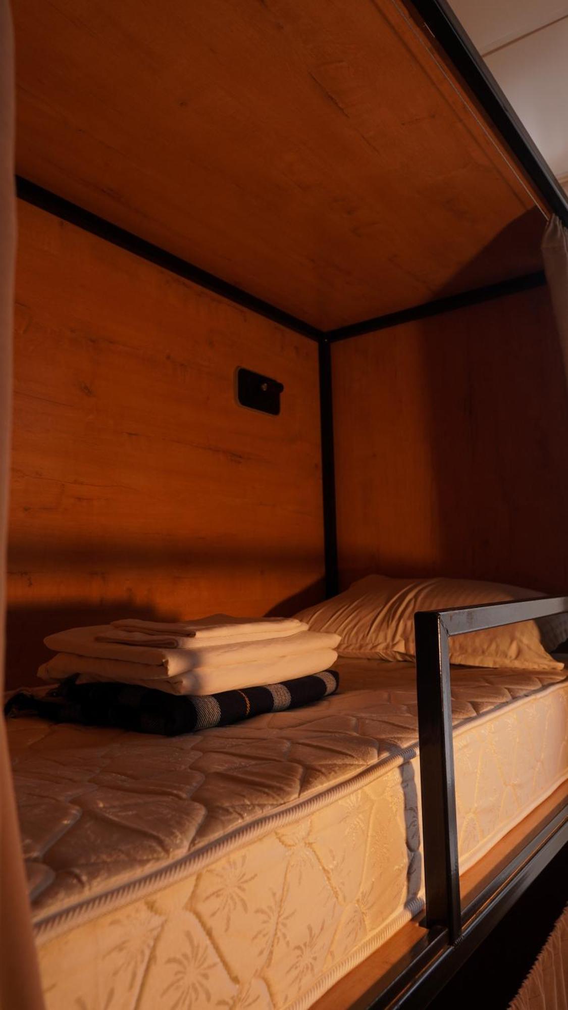 Friends Hostel 阿斯坦纳 外观 照片